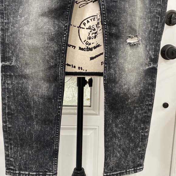 NWOT VIGOSS Ripped Distressed Whiskered Denim Pants Mid Rise Slim Fit - Picture 8 of 12